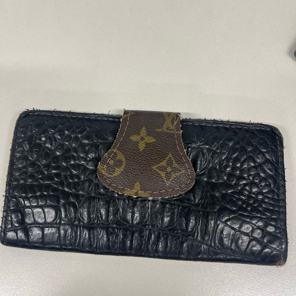 Black Crocodile Embossed Wallet